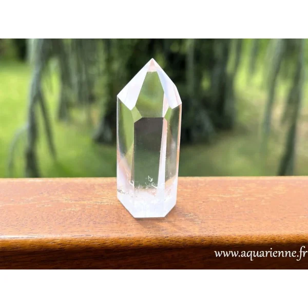 Cristal de roche naturel poli avec facette Isis et Portail Temporel