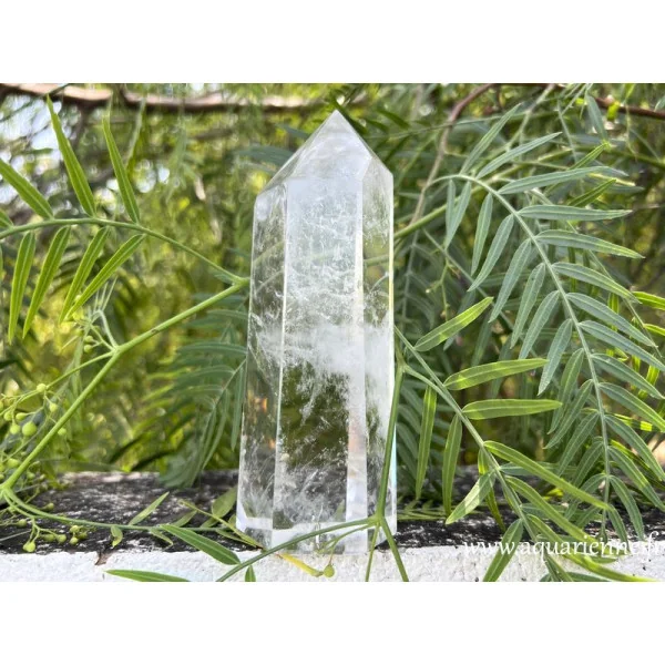 Majestueuse pointe de Cristal de roche 14 cm de Madagascar. Pièce unique à offrir ou à s'offrir.