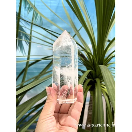 Pointe Quartz clair. Cristal Maître vibrant, amplifie l’énergie, purifie et élève les vibrations.