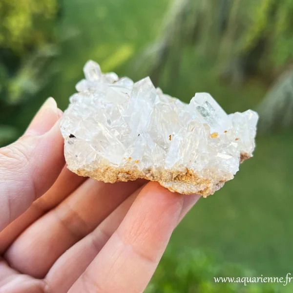 Quartz clair Madagascar, amas cristallin lumineux de Cristal de roche.
