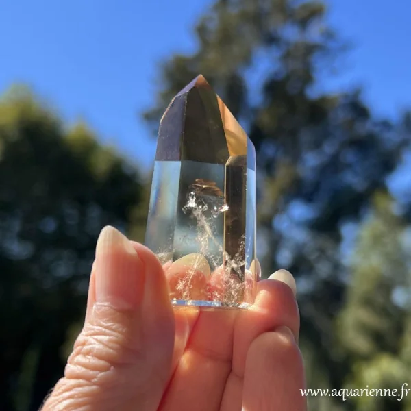 Prisme citrine naturelle de Madagascar. Pierre naturelle pour lithothérapie, décoration, collection de minéraux.