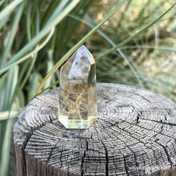 Pointe de Citrine de Madagascar, pierre naturelle juste repolie. Joie, optimisme, abondance.