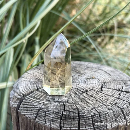 Pointe de Citrine de Madagascar, pierre naturelle juste repolie. Joie, optimisme, abondance.