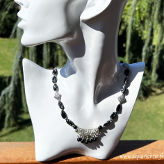 Collier pendentif ethnique indien avec fleur Mogra et pierres d’Obsidienne Flocon de Neige.