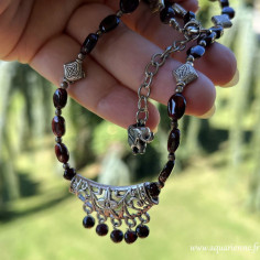 Collier ethnique indien en Grenat, orné d’un pendentif fleur Mogra. Vitalité - Passion.