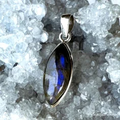 Pendentif en Argent 925 et Labradorite aux reflets bleus. Pièce unique.