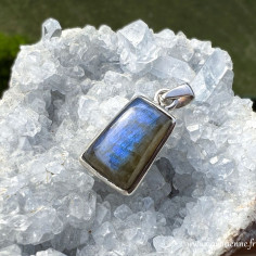 Pendentif rectangulaire Labradorite à reflets bleutés, serti argent 925. Protection, lumière, intuition.