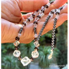 Bijou création unique collier Trésor d'Ancrage hématite, quartz fumé, cristal de roche. Fermoir Argent plaqué.
