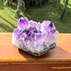 Améthyste d'Uruguay druse de 82 g et 5,2cm. Sérénité, intuition, paix.