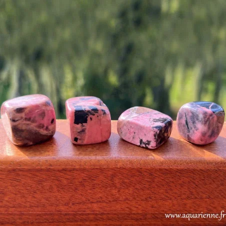 Rhodonite du Pérou. Cube de Rhodonite de 2 à 3 cm. Apaisement du cœur, guérison émotionnelle