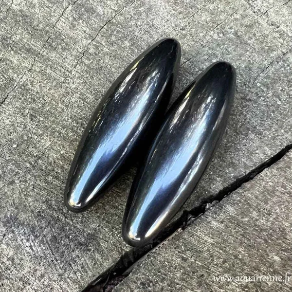 Hématite magnétique en forme de navette – power magnet 1300 gauss