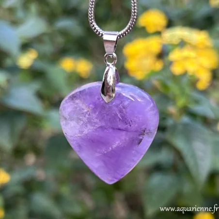 Pendentif Améthyste naturelle forme goutte inversée. Calme, équilibre, intuition.