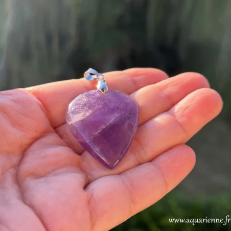 Améthyste naturelle en forme de goutte inversée et sa bélière en acier inoxydable. Pendentif Améthyste.