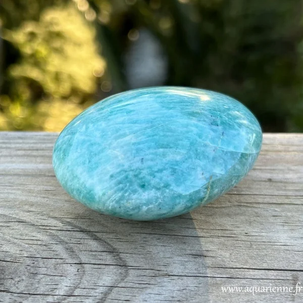 Amazonite, galet poli – texture et douceur de surface. Pour relaxation, méditation, lithothérapie, énergétique, déco