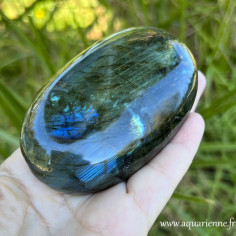 Galet de Labradorite de Madagascar - 353 g - 92 mm. Pierre de protection.
