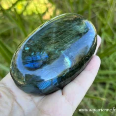 Galet de Labradorite de Madagascar - 353 g - 92 mm. Pierre de protection.