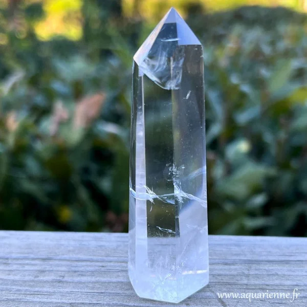 Pointe fine de Cristal de roche de Madagascar de 82 mm de hauteur. Lumière, clarté, énergie.