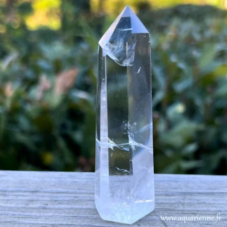 Pointe fine de Cristal de roche de Madagascar de 82 mm de hauteur. Lumière, clarté, énergie.