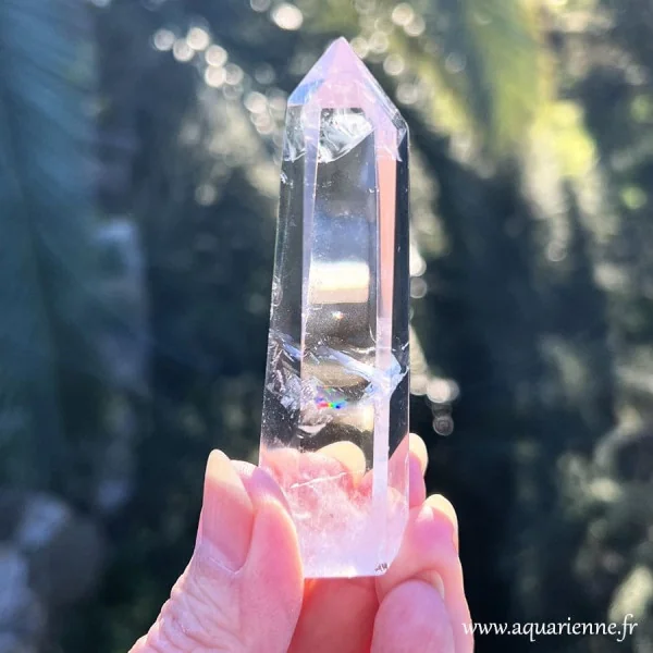 Pointe de cristal de roche de Madagascar, pierre de lumière.