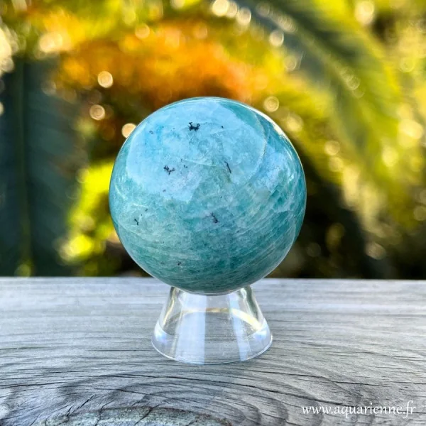 Amazonite de Madagascar, sphère polie à la main de 50 mm de diamètre pour 169 g.