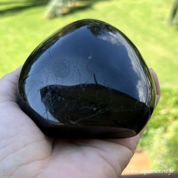 pierre de protection en lithothérapie, tourmaline noire forme libre à poser 782g