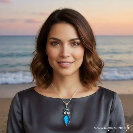 Portez ce pendentif argent 925, labradorite et pierre de lune et bénéficiez de ses énergies bienfaisantes.