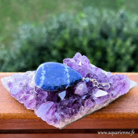 Goutte n°2 de Sodalite d’Ontario – pendentif Création Aquarienne - collection Accord Intérieur.