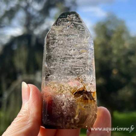 pointe quartz golden healer avec inclusions dorées et stries de croissance. Pièce unique.