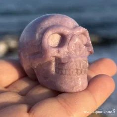 Crâne de cristal en lépidolite "Yasmina" - Apaisement et force intérieure - Pièce unique de 52 mm