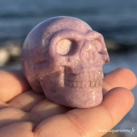 Crâne de cristal en lépidolite "Yasmina" - Apaisement et force intérieure - Pièce unique de 52 mm