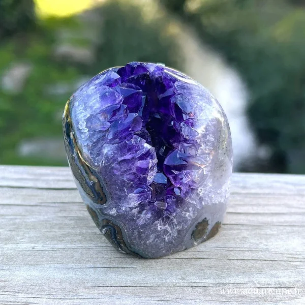 Géode full body Améthyste Uruguay AAA cristaux violets profonds