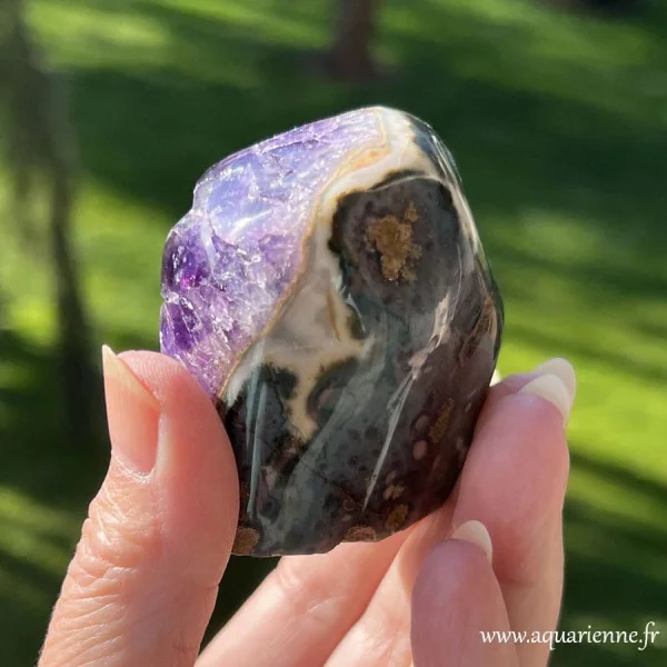 Améthyste naturelle Uruguay, qualité AAA, pièce unique full body dos poli.