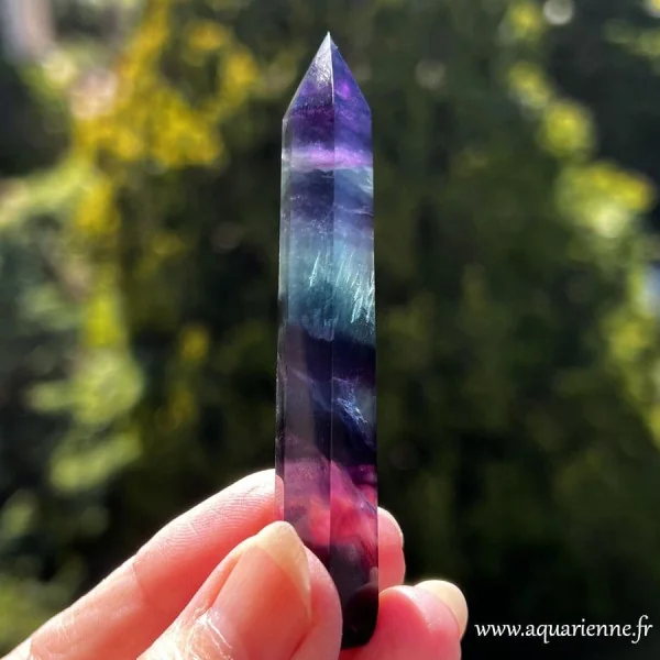 fluorite rainbow pointe fine de 74 mm de haut pierre de clarté mentale