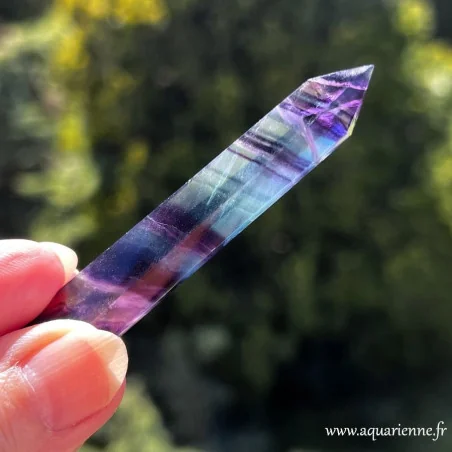 fluorite rainbow AAA pièce unique pointe énergétique