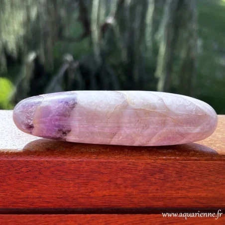 améthyste rubanée de Madagascar, baguette lithothérapie et relaxation corps