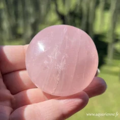 Quartz rose de Madagascar galet poli 107g