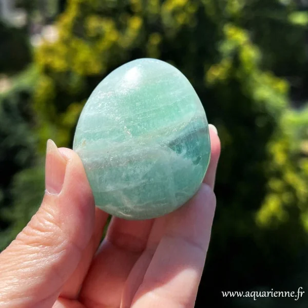 Fluorite verte pierre du génie, de la clarté mentale. Galet fluorite verte de 135g pierre naturelle polie.