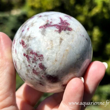 Sphère de Rubellite sur Quartz polie qualité supérieure Madagascar