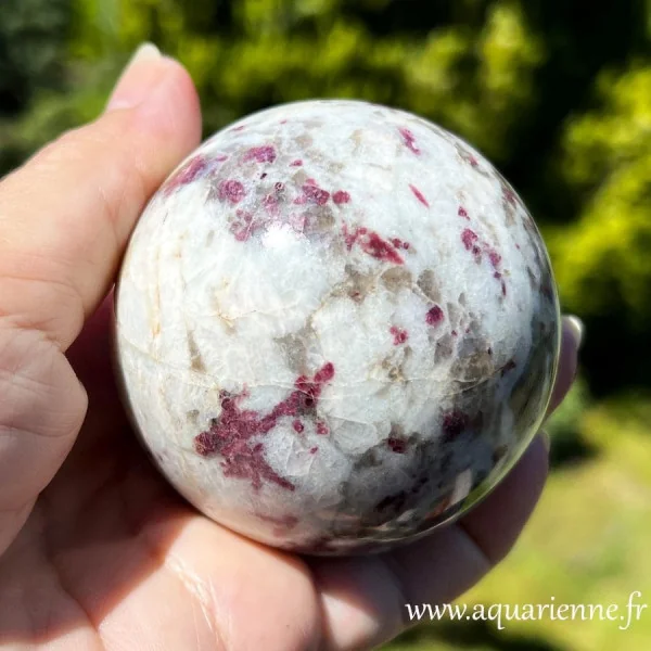 Rubellite sur Quartz Madagascar sphère énergétique 409 g