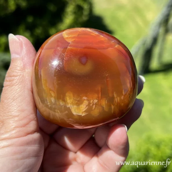 Galet poli de Cornaline naturelle de Madagascar pièce unique 232g