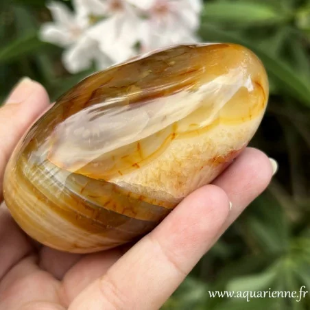 Cornaline naturelle de Madagascar galet poli main 333g - Pièce unique, vue latérale