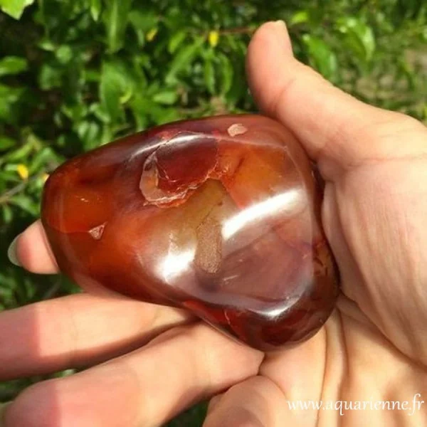 galet de cornaline naturelle de Madagascar poli à la main pièce unique 215g