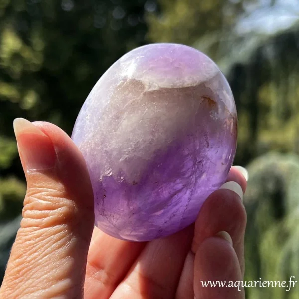 Galet d’Améthyste rubanée de Madagascar 150 g – pierre violette naturelle