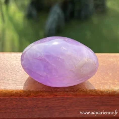 Améthyste de Madagascar galet poli 99 g – pierre violette naturelle