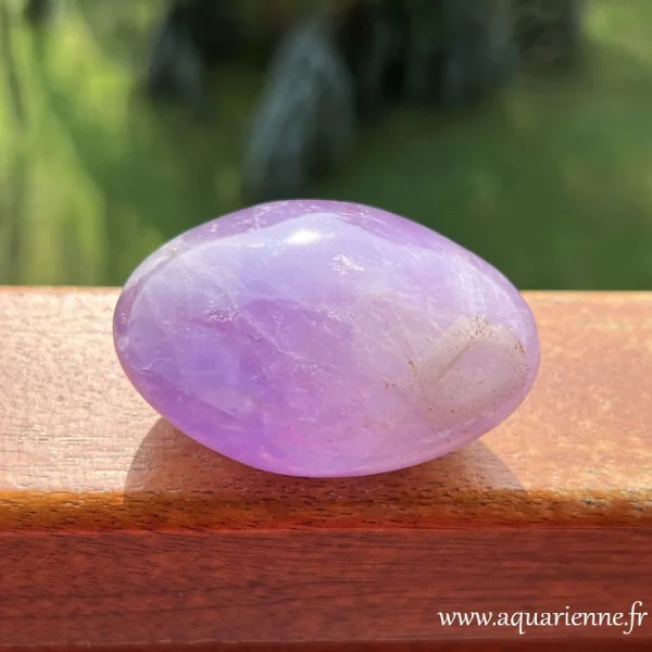 Améthyste de Madagascar galet poli 99 g – pierre violette naturelle