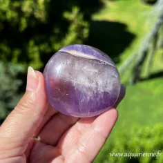 Galet d’Améthyste rubanée de Madagascar 140 g – pierre violette naturelle