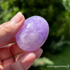 Améthyste de Madagascar galet poli 68 g – pierre violette naturelle