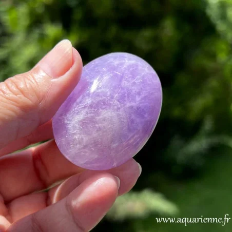 Améthyste de Madagascar galet poli 68 g – pierre violette naturelle