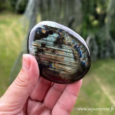 Galet de Labradorite de Madagascar poli à la main – pièce unique de 140 g