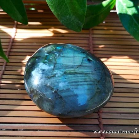 Galet de Labradorite de Madagascar poli à la main – pièce unique de 187g